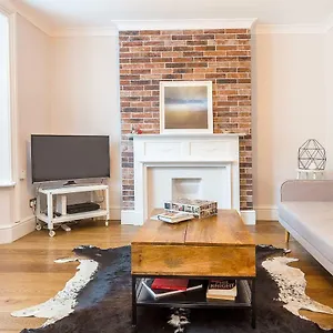 Beautifully Styled Modern With Garden Apartment London